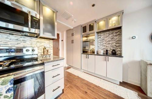 Waterfront Cleveland Apt about 1 Mi to Downtown - Foto 9