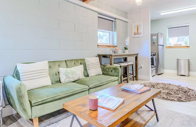 Themed Lux Loft with King Bed Free Parking and WiFi - Photo 107