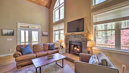 Woodsy Mountain-View Getaway with Hot Tub! - Foto 4