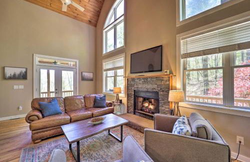 Woodsy Mountain-View Getaway with Hot Tub! - Foto 4