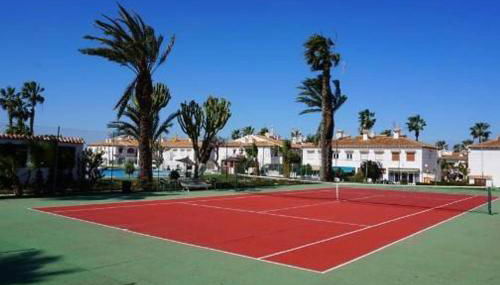 Costa Blanca Bungalow Lago jardin frente piscina 4 personas #PRP001 by Stay Orihuela Costa - Foto 3