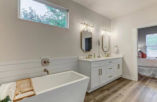 6BD Retreat for 14 with Fire Pit Patio & Lake Access - Foto 45