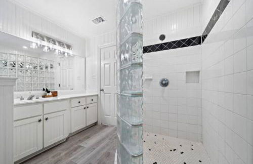 Huge beach house with great views, steps from sand - Foto 33