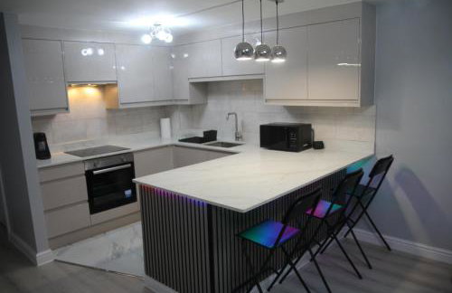 Comfy 2-bedroom Flat with Private Parking - Foto 36