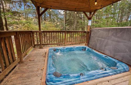 Relaxing Pocono Stay Near Lake with Hot Tub & BBQ - Foto 46