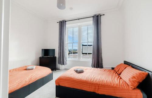 The Central 3BR First-Floor Apartment - Photo 15