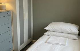 Modern spacious 2bed apartment with allocated parking - Foto 5