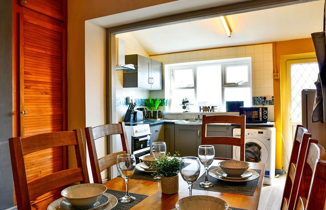 Captivating 3-bed House in Swansea Town Center - Photo 13