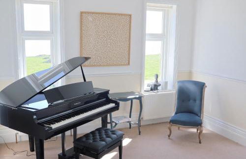 Inglewood - Historic retreat with incredible sea views - Photo 5