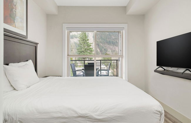 Breathtaking Bliss 2BR Penthouse - Photo 9