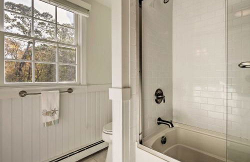 3 Bicycles Provided! Cape Cod Cottage with Deck - Foto 29