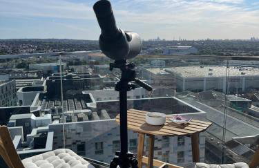Luxury Private Room with Living Area Wembley Stadium View - Photo 10