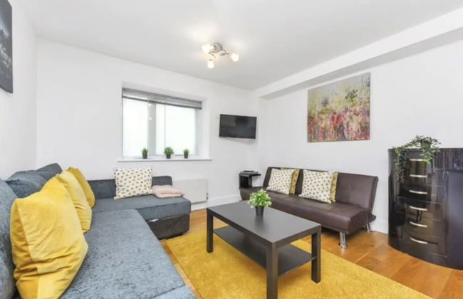 Little Corner of Bliss in BustlingLondon - Photo 1