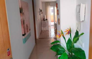 Bajo con jardín a pie de playa y piscina comunitaria con jacuzzi - Foto 12