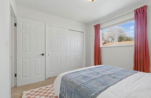 Spacious 4BD - Backyard BBQ, Fire Pit & Mini Golf - Foto 24