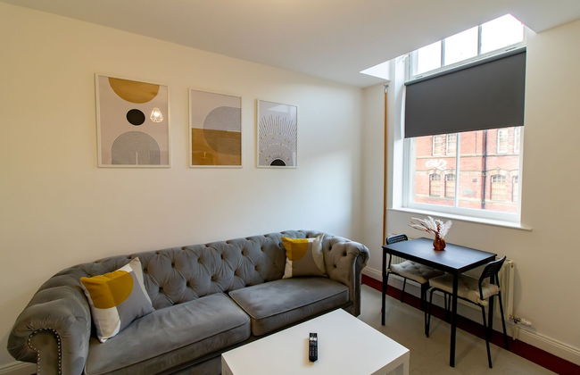 Impeccable 2-bed Apartment in Gateshead - Photo 19