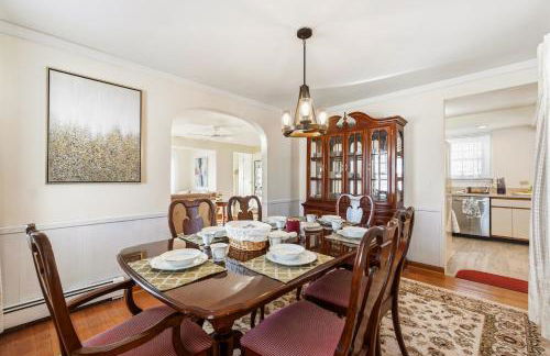 Family Retreat Near NYC w/ Parking & Views - Foto 24