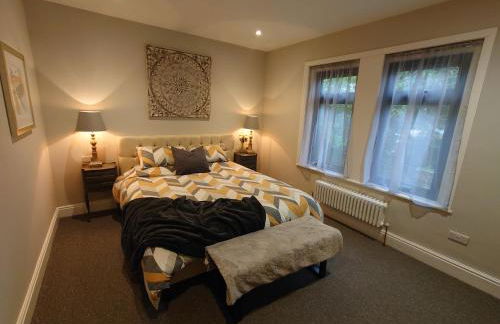 Newly renovated 2-bed bungalow - Photo 2