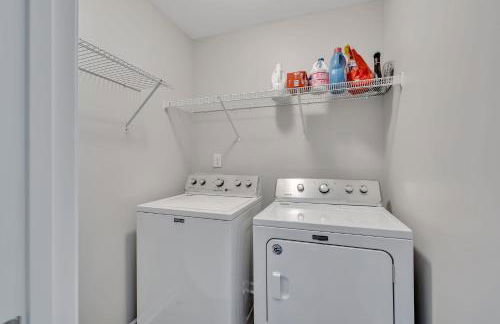 Charming Spacious 3BR Spring Hill Home! - Photo 7