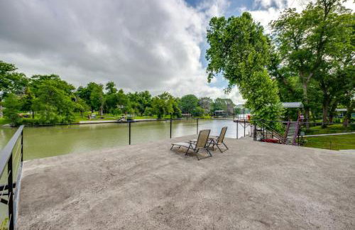 Outdoor Entertainment Space: Home in McQueeney - Foto 28
