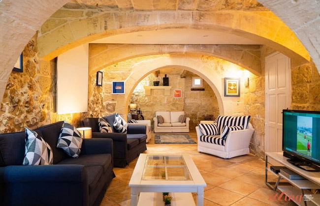 A Stunning Gozo Farmhouse With a Large Pool - Foto 11