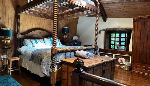 Coed Y Ddraig - themed 3 bedroom cottage, with bar & pool table - Foto 2