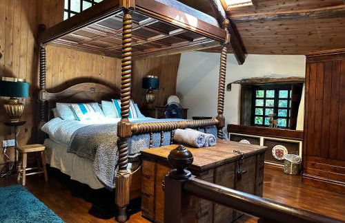 Coed Y Ddraig - themed 3 bedroom cottage, with bar & pool table - Photo 2