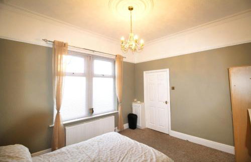 Large Bungalow - Sleeps 8 - 3 Large Beds - 2 Bathrooms - Off Street Parking - Pets Welcome - Very Large Enclosed Gardens - Fast Wifi - Foto 9