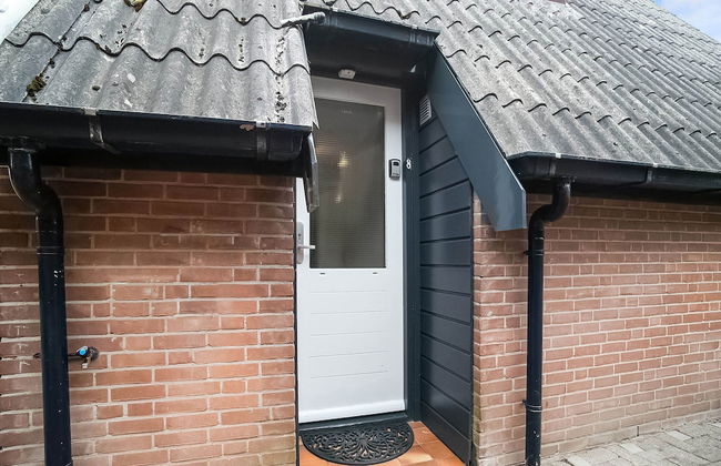 Peaceful Holiday Home in Tuitjenhorn - Photo 2