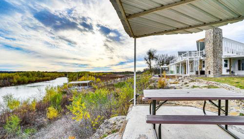 Luxury Lakefront Retreat with Dock in Runaway Bay - Foto 4