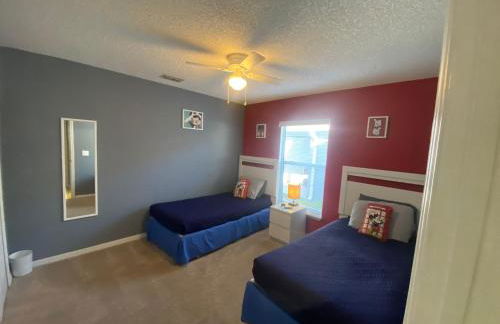 3 Bedroom Villa with Poolside Cinema and Games Room Close to theme Parks sleeps 6 - Photo 73