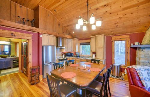 Luxurious Lakefront Paradise in Scottsboro with Dock - Foto 8