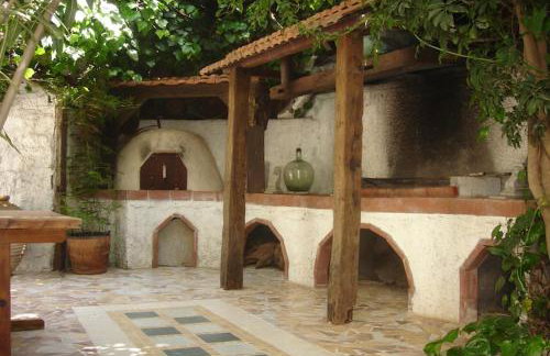 Attractive Greek House with Private Pool near Sea & City Center - Photo 76