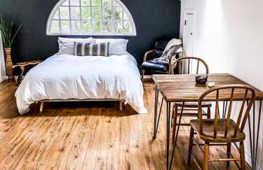 Wildland Loft Serene Mountain Retreat w Fireplace AC Fire Pit Hammock Outdoor Lounge Area Record Player Pets OK - Foto 17