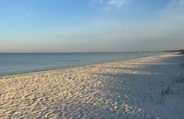 4 Bedroom Sleeps 10 Beach Resort pool, Golf Cart included! Sunsets - Foto 28