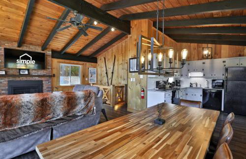 RoundTop Chalet - Hot Tub, Fire Pit & Mountain Views near Killington & Okemo - Foto 25