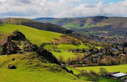 Ludlow Mews Town House with Free parking - Photo 27