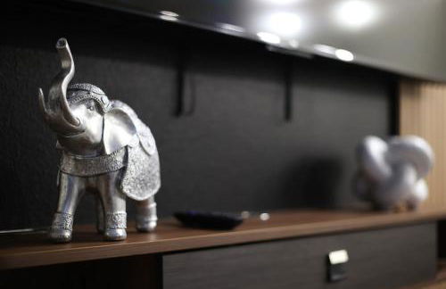 Chic 2BR-w Parking, Near Rvrwalk, Dome & Conv Ctr - Foto 16