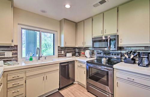 Cathedral City Condo on Golf Course with Patio! - Foto 10