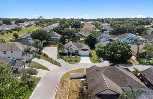 Stunning 4-bedroom Villa w/ Pool - Close to Disney Parks and Gulf Courses! - Photo 3