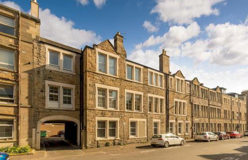 2BD Loft Style Apt - Edinburgh - Free Parking - Pass the Keys - Foto 33