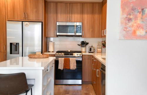 Heart of North Hollywood 2 bed Apt FREE parking, hot tub, pool, gym - Foto 12