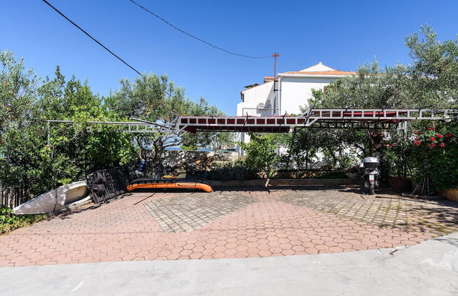 Modern Apartment in Arbanija with Hot Tub - Foto 36