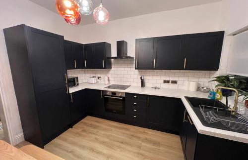 Altrincham House - 2BR - Sleeps 6 - WiFi - Parking - Foto 23