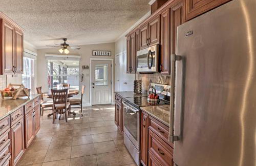 White River Fishing Escape with Deck and Patio! - Foto 10