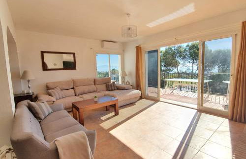 5 Bedroom Villa with HEATED Pool with breath-taking Sea Views, Walking distances to Shops Restaurants Beach - Photo 6