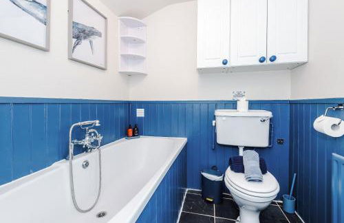 Beautiful Cozy Cottage in Sandbach by 53 Degrees Property, Sleeps 4 with FREE Parking - Photo 25