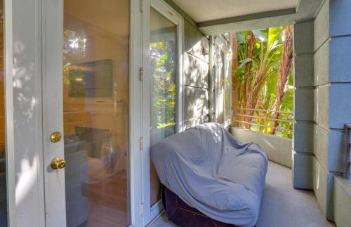 Serene Irvine Retreat with Heated Pool Access! - Foto 20