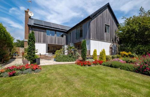 Stunning 5-bed 3-bath house close to the sea! - Foto 1