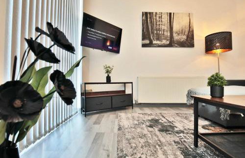 Freckleton House in Town Centre, near Blackpool, Sleeps 6, Free Parking - By NMB Property - Photo 35